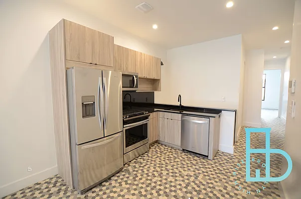 Rented by Miron Realty Group | media 36