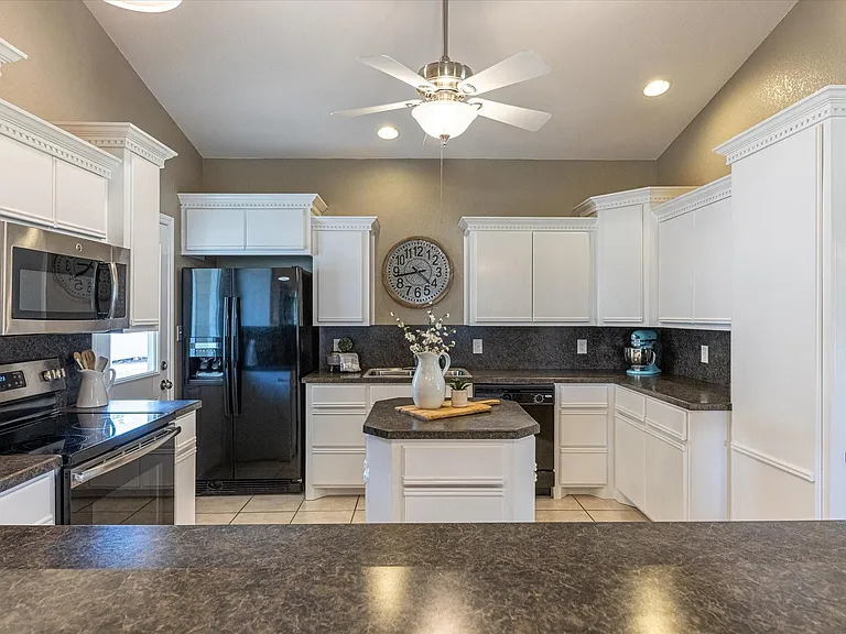 508 Pine Ln — Photo 15