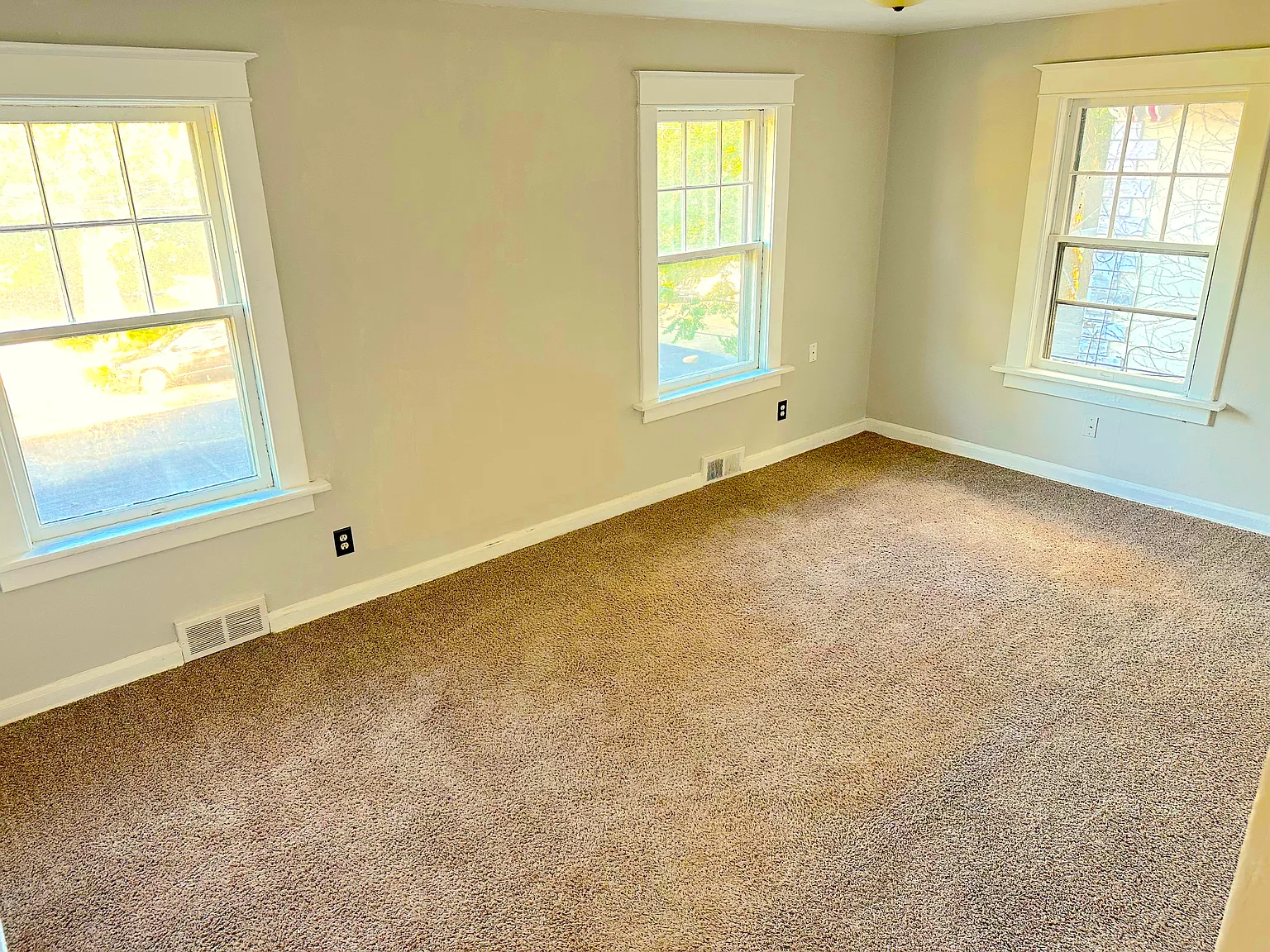 3 bed, 1228 sqft, $1,600 — Photo 1
