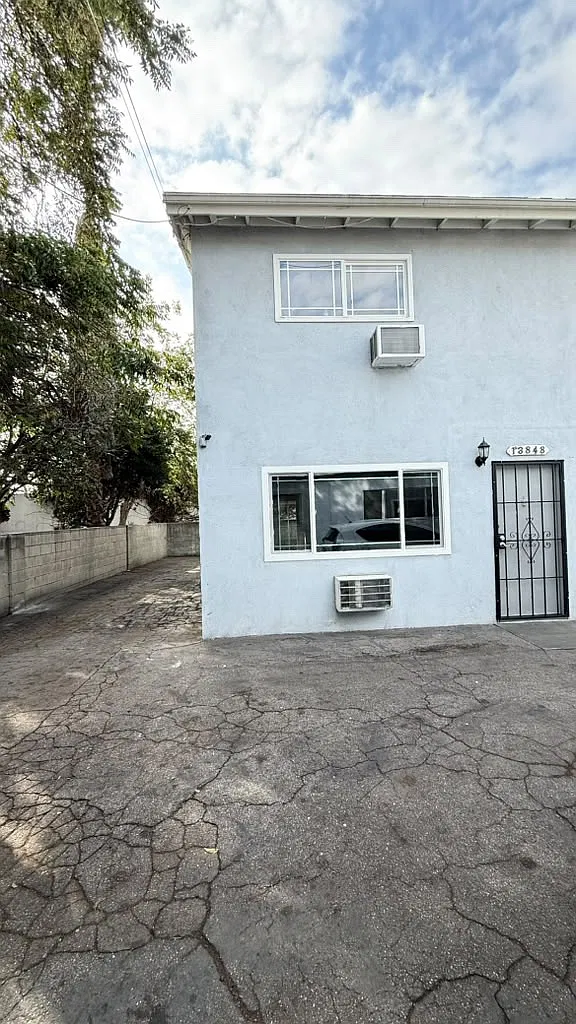 2 bed, 1.5 bath, 1451 sqft, $2,750 — Photo 2