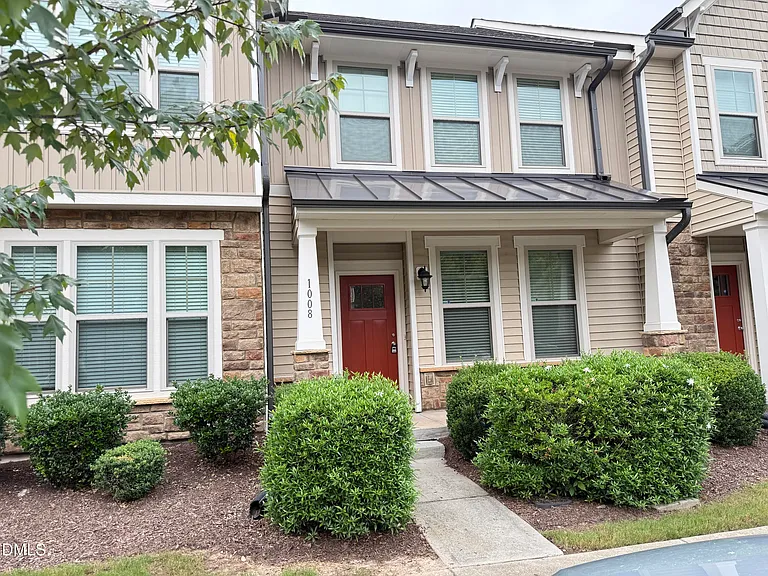 1008 Midtowne Way — Photo 1