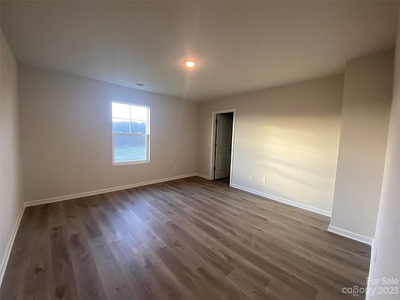5th image of 122 Red Cedar Ln #5