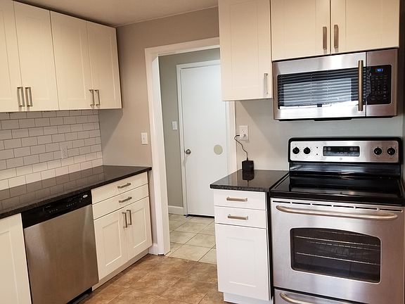 3rd image of 150 E Wentworth Ave