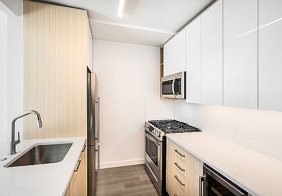 4th image of 101 W End Ave #4F