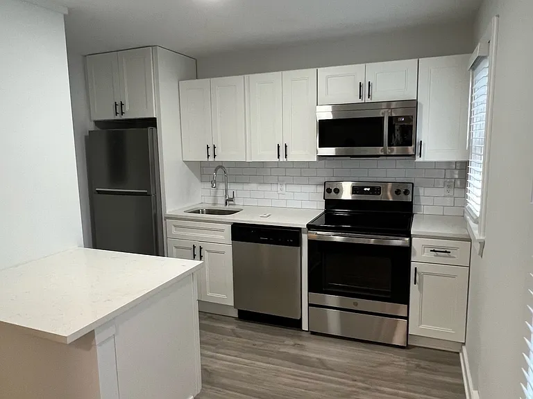 185 Laurel St #3A — Photo 1
