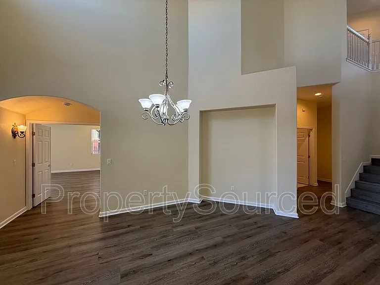 1633 Sparrowhawk St — Photo 10