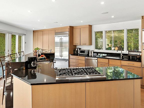 5th image of 2587 Deerfield Rd