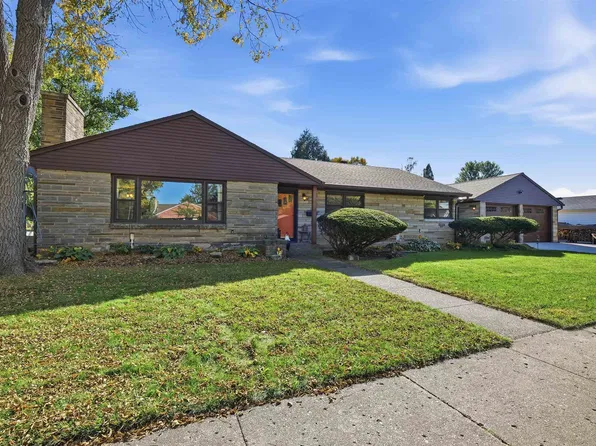 1248 E Memorial Dr, Janesville, WI 53545