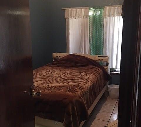 4th image of 721 Medina St