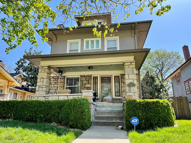 4233 Kenwood Ave — Photo 1