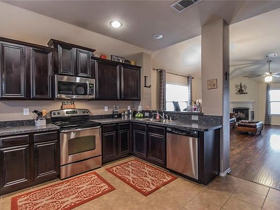 3rd image of 204 Sunrise Ln