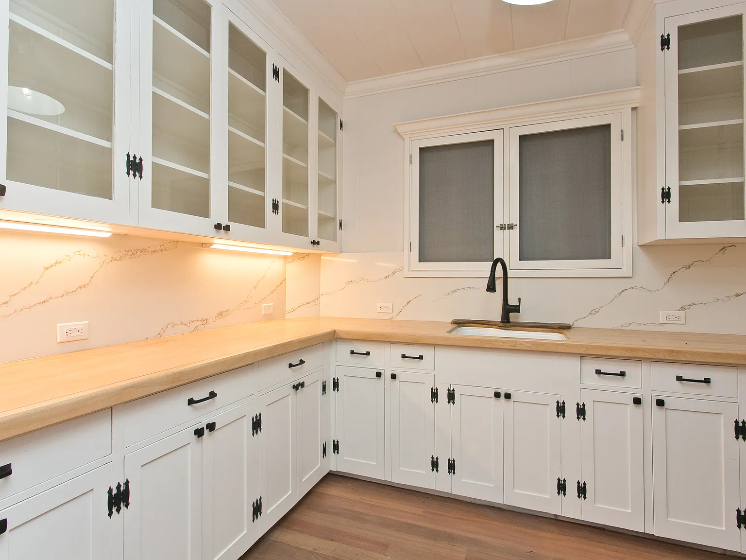 5 bed, 4178 sqft, $10,000 — Photo 3
