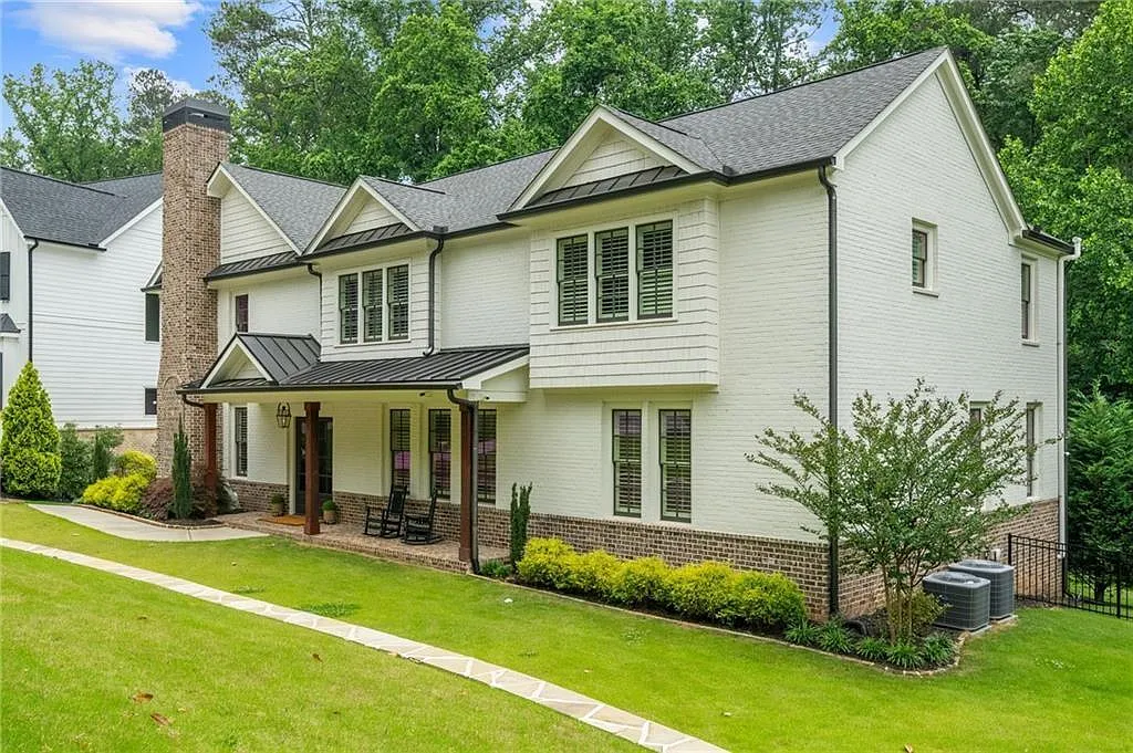 6 bed, 4.5 bath, 5400 sqft, $9,000 — Photo 2