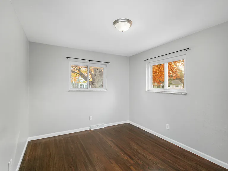2270 Wernert Ave — Photo 20