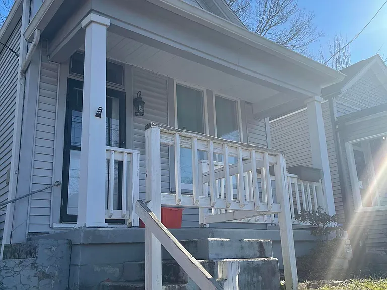 125 N Jane St — Photo 3