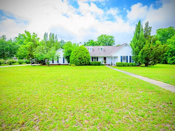 104 Jennifer Dr, Headland, AL 36345