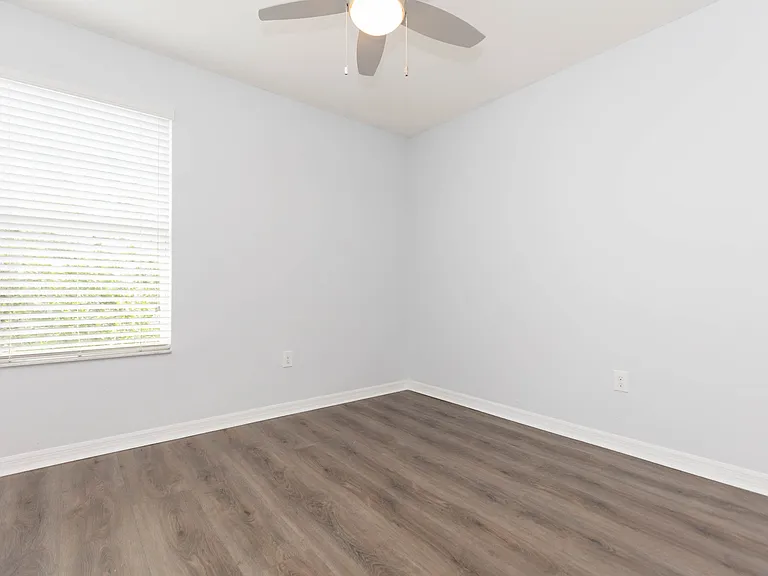 15948 Fishhawk View Dr — Photo 35