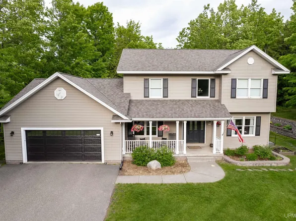 2927 Parkview Dr, Marquette, MI 49855