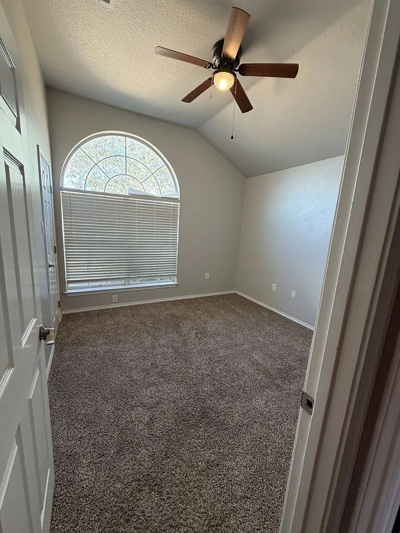 Beautiful 3 bedroom 2 full bath — Photo 2