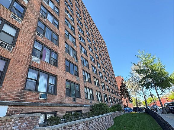 3rd image of 3121 Middletown Road #1G