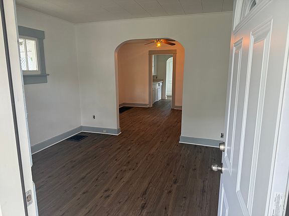 2nd image of 509 Redwood Ave
