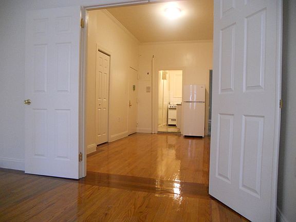 4th image of 235 W 19th St APT 4C