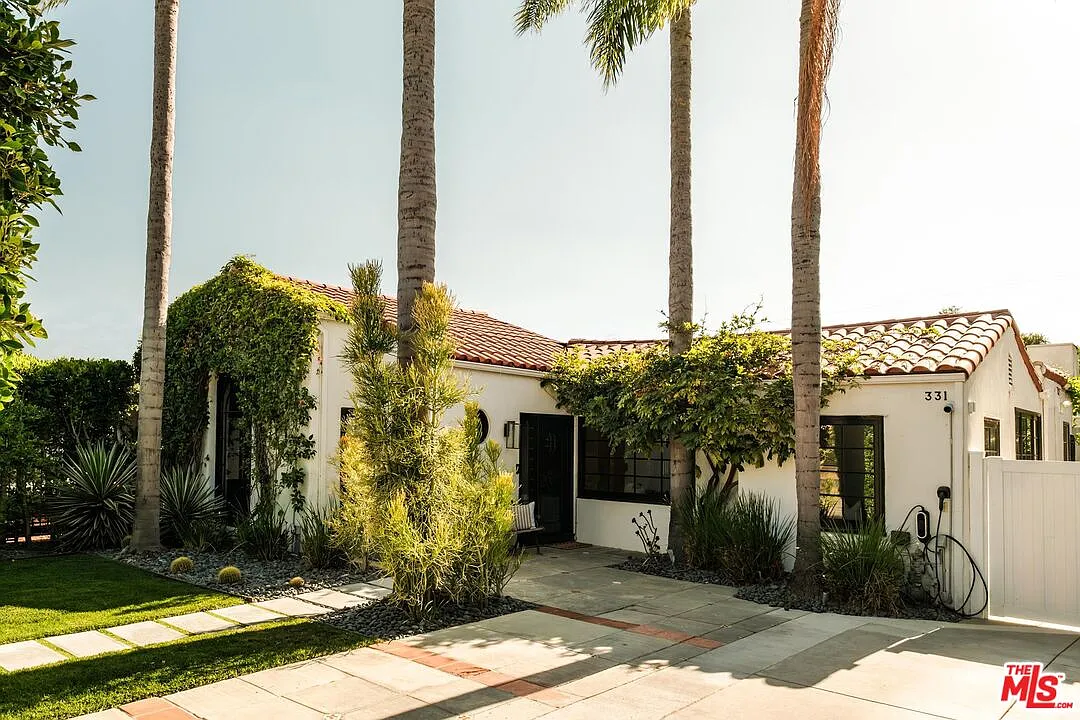 3 bed, 3.5 bath, 2738 sqft, $14,000 — Photo 1