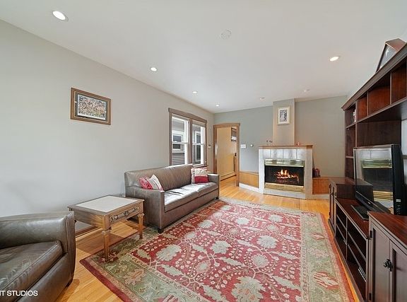 4th image of 6516 N Oak Park Ave