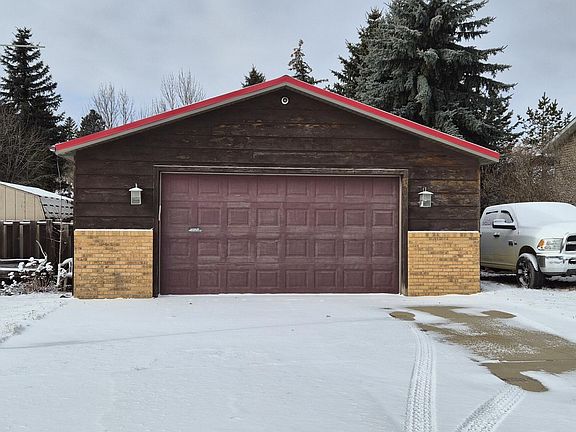 3rd image of 977 Shinagle Dr