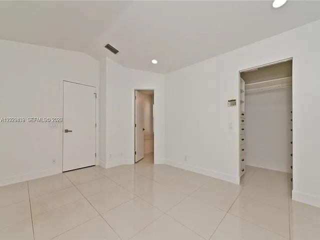 889 Sand Creek Cir — Photo 11