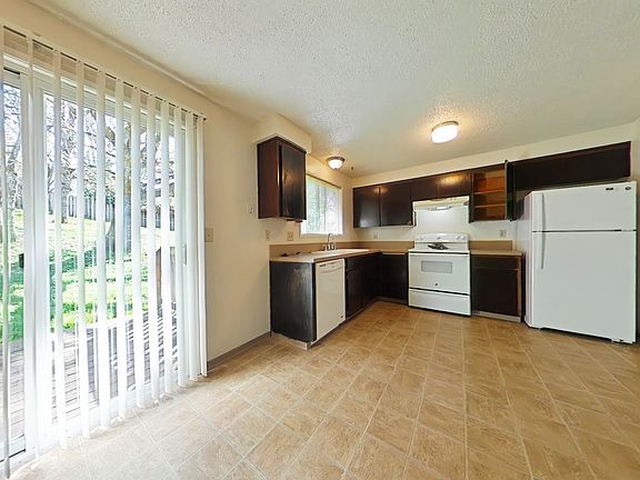 4th image of 2873-2875 NW Glenridge Dr