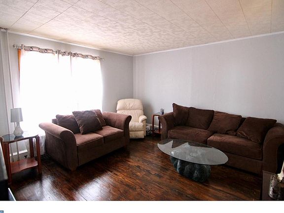 4th image of 28 E Caroline Ave