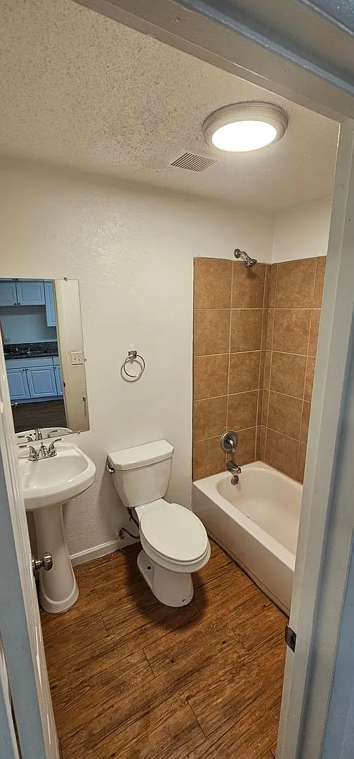1 Bedroom 1 Bath in Lakewood Available NOW! — Photo 4