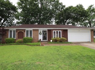 2944 E Linwood St, Springfield, MO 65804