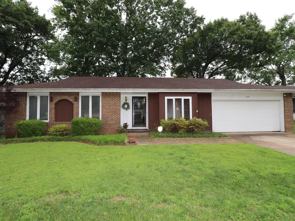 2944 E Linwood Street, Springfield, MO 65804