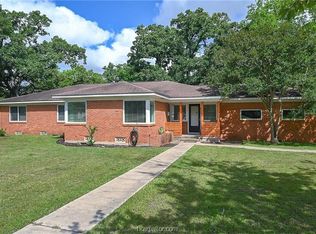 822 Lazy Ln, Bryan, TX 77802