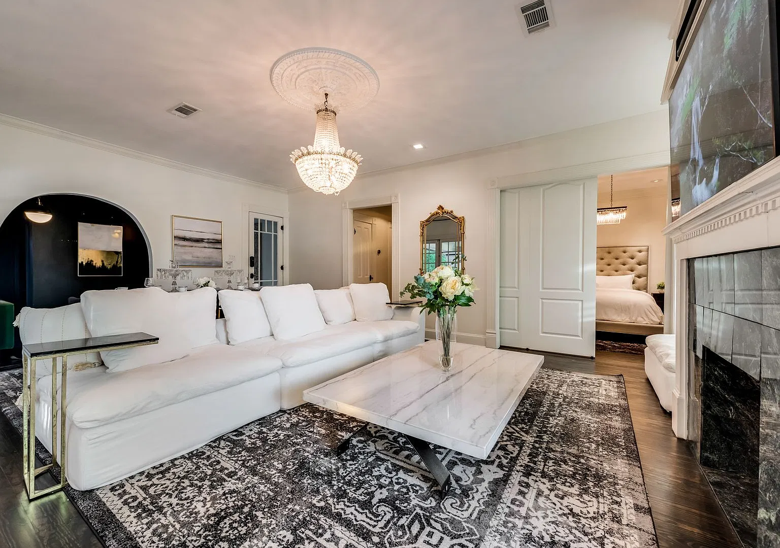 Grand Manor — Photo 1