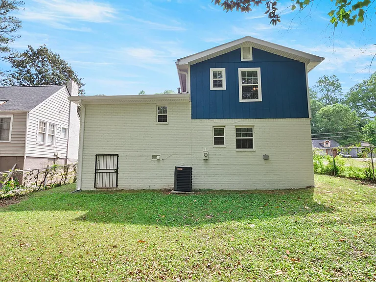 1399 Lockwood Dr SW — Photo 21