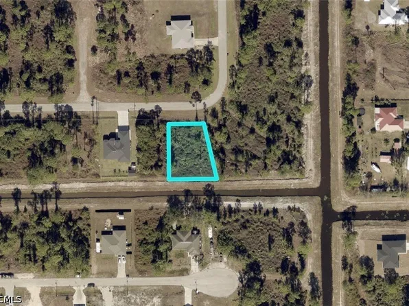 1054 Pine Cove Dr, Lehigh Acres, FL 33974