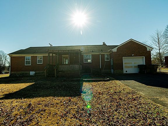 3rd image of 2556 Lakeland Dr