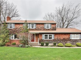 294 Hunters Ln, Williamsville, NY 14221