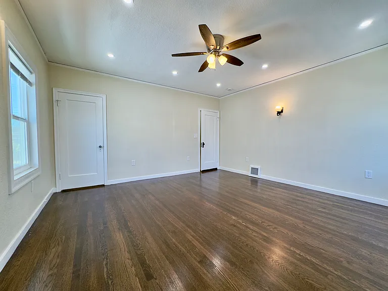 1833 108th Ave — Photo 32