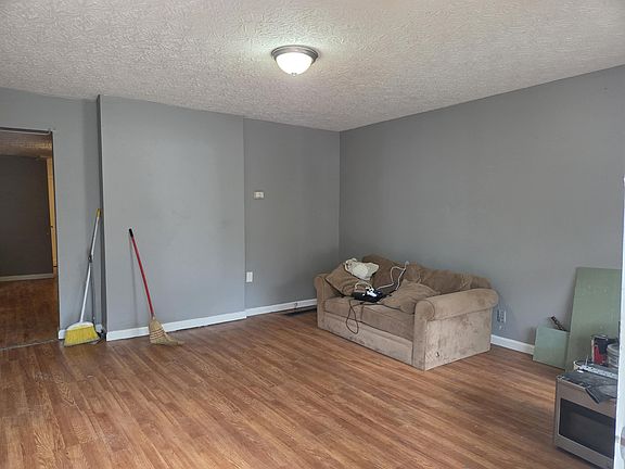 3rd image of 353 Bond St