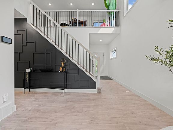 4th image of 325 Annandale Cres