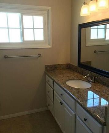 5th image of 9625 Tamarind Ave