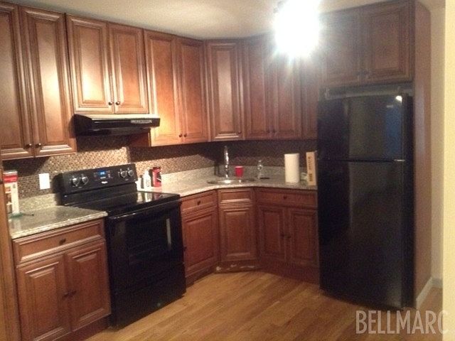 2nd image of 121 Russell St