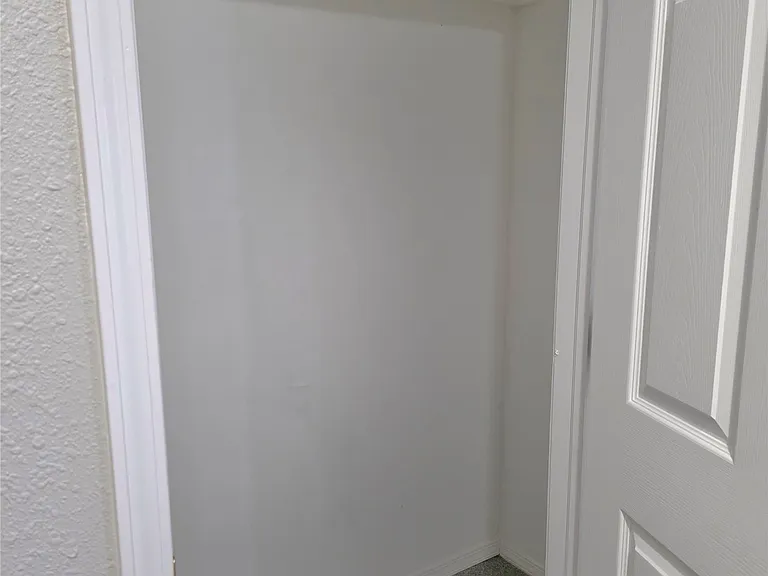942 N Ross Ave — Photo 10