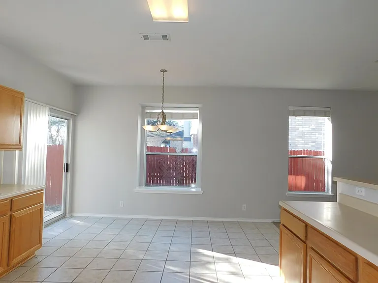9231 Foxgrove Way — Photo 7