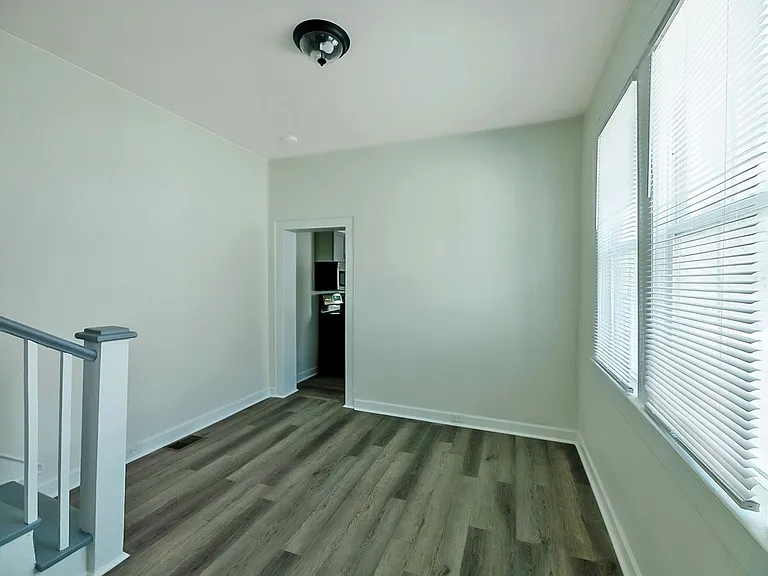 25 1/2 Maverick St — Photo 8