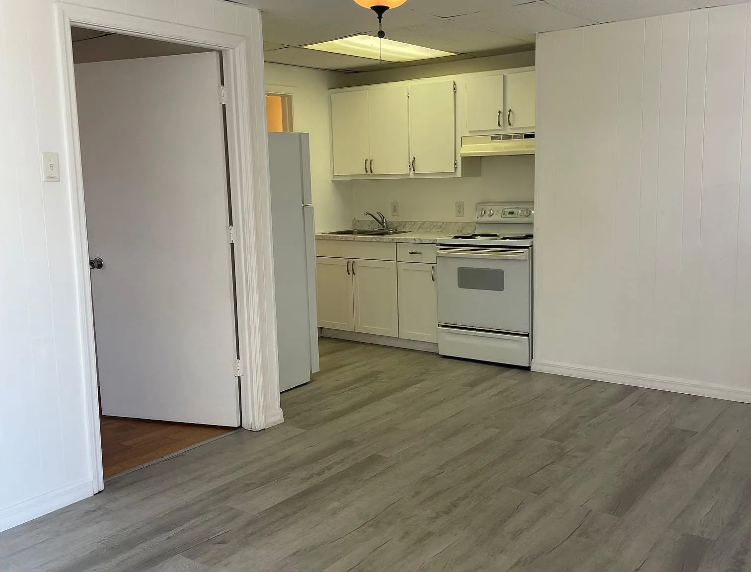 Fort Myers Apartment — Photo 2